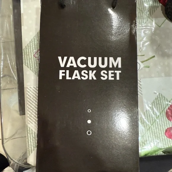 BRAND NEW Elegant Pink Thermos Set with Cups - Picture 2 of 2